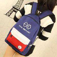 背背包的女生背影头像