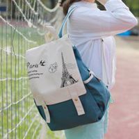 背背包的女生背影头像