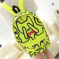 背背包的女生背影头像