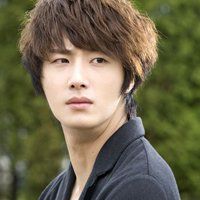 丁一宇头像高清图片大全_名人丁一宇真实头像大图下载