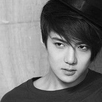 吴世勋头像高清图片大全_名人吴世勋真人头像大图下载