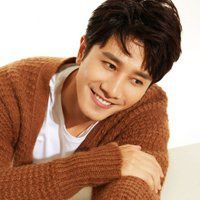 彭冠英头像高清图片大全_名人彭冠英真人头像大图下载