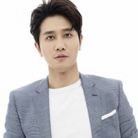 彭冠英头像高清图片大全_名人彭冠英真人头像大图下载