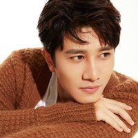 彭冠英头像高清图片大全_名人彭冠英真人头像大图下载