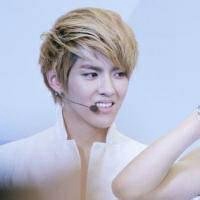 朴灿烈头像高清图片大全_名人朴灿烈真人头像大图下载