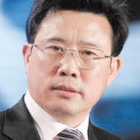 梁稳根头像高清图片大全_名人梁稳根真人头像大图下载