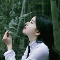 唯美手拿树叶头像