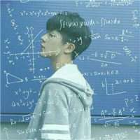 唯美男生坐着头像