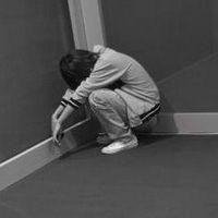 唯美男生坐着头像