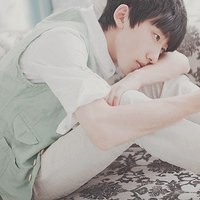 唯美男生坐着头像