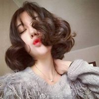 微信卷发头像女生 时尚好看女孩子卷发头像