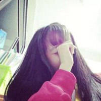 手绘女生拿花遮脸头像_彩铅用花遮脸可爱女生头像