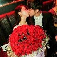 抱花的女孩头像_唯美抱花的可爱女生头像