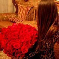 抱花的女孩头像_唯美抱花的可爱女生头像