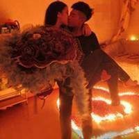 抱花的女孩头像_唯美抱花的可爱女生头像