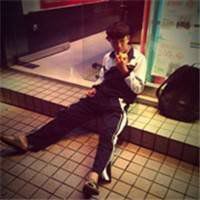 校服头像男生头像_穿校服的帅气男生头像