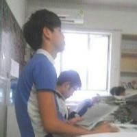 校服头像男生头像_穿校服的帅气男生头像