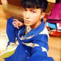 校服头像男生头像_穿校服的帅气男生头像