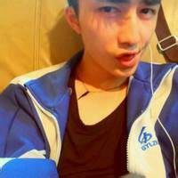 校服头像男生头像_穿校服的帅气男生头像