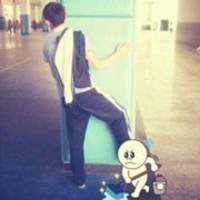 校服头像男生头像_穿校服的帅气男生头像