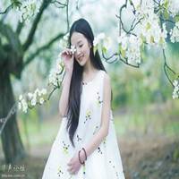梨花下的美女头像_梨树下的可爱美女头像