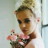 森系女生捧花遮脸头像_用花遮脸的可爱女生头像