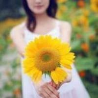森系女生捧花遮脸头像_用花遮脸的可爱女生头像