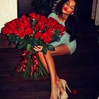 欧美女拿花头像_手拿花的唯美欧美女生头像图片