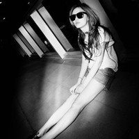 虐心头像女生黑白_黑白心痛伤感女生头像