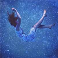 虐心头像女生黑白_黑白心痛伤感女生头像