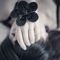 虐心头像女生黑白_黑白心痛伤感女生头像