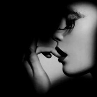 虐心头像女生黑白_黑白心痛伤感女生头像