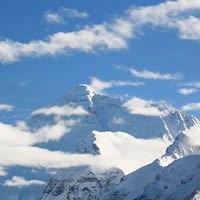 一个人看雪山头像_在山顶一个人看雪山头像