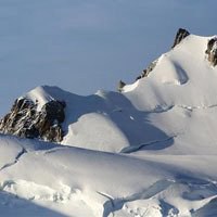 一个人看雪山头像_在山顶一个人看雪山头像