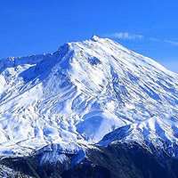 一个人看雪山头像_在山顶一个人看雪山头像