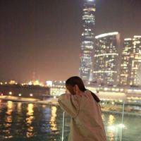 夜景头像女生图片_唯美夜幕下的女生头像