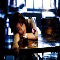 一个人喝酒头像男生