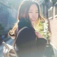 笑的开心的女生头像