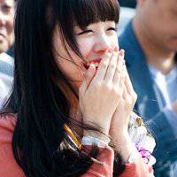 笑的灿烂的女生头像