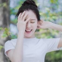 阳光爱笑开朗女生头像