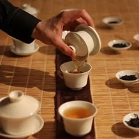 泡茶图片唯美图片 玻璃杯泡茶叶唯美图片