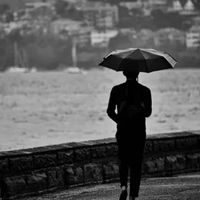 雨中图片伤感一个人男 一个男人在雨中孤独无奈图片