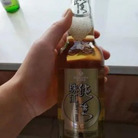 手拿啤酒的图片真实 男人手拿啤酒真是一点图片