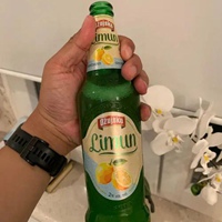 手拿啤酒的图片真实 男人手拿啤酒真是一点图片