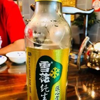 手拿啤酒的图片真实 男人手拿啤酒真是一点图片