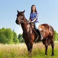 女生骑马头像 很酷唯美女生骑马头像