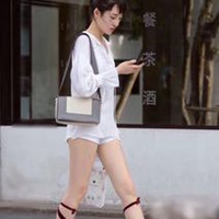 头像女性 女性感高冷全身照头像