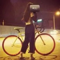 qq头像女生骑自行车的