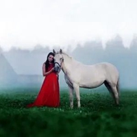 马与美女头像图片