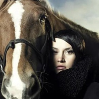 马与美女头像图片